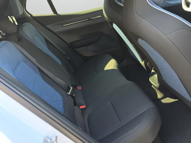 Volvo EX30 Cross Country P8 69 kWh AWD Plus