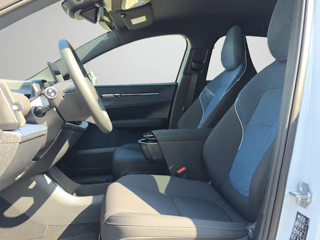 Volvo EX30 Cross Country P8 69 kWh AWD Plus