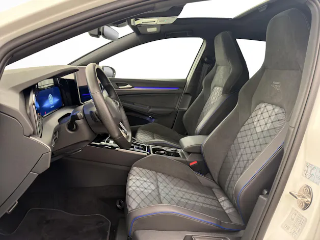 VW Golf 8 1.5 eTSI R-Line DSG