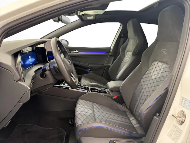 VW Golf 8 1.5 eTSI R-Line DSG