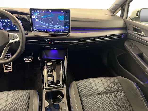 VW Golf 8 1.5 eTSI R-Line DSG