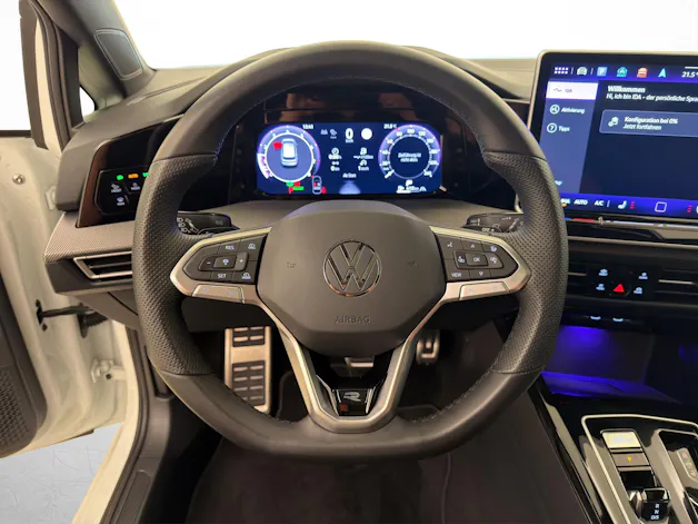 VW Golf 8 1.5 eTSI R-Line DSG