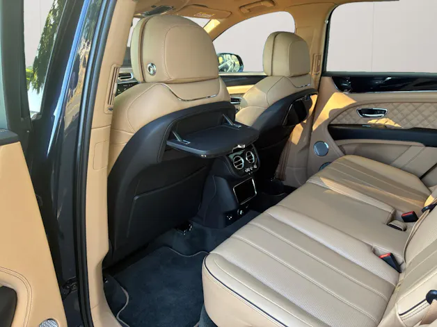 Bentley Bentayga V8 First Edition aus 1. Hand mit Top- Ausstattung!