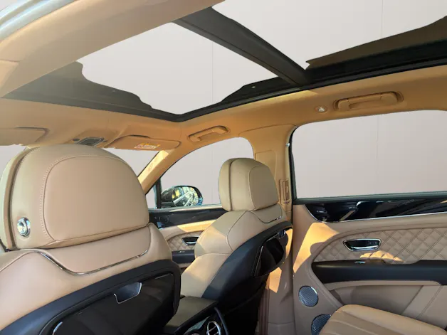 Bentley Bentayga V8 First Edition aus 1. Hand mit Top- Ausstattung!