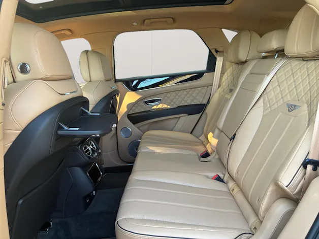Bentley Bentayga V8 First Edition aus 1. Hand mit Top- Ausstattung!