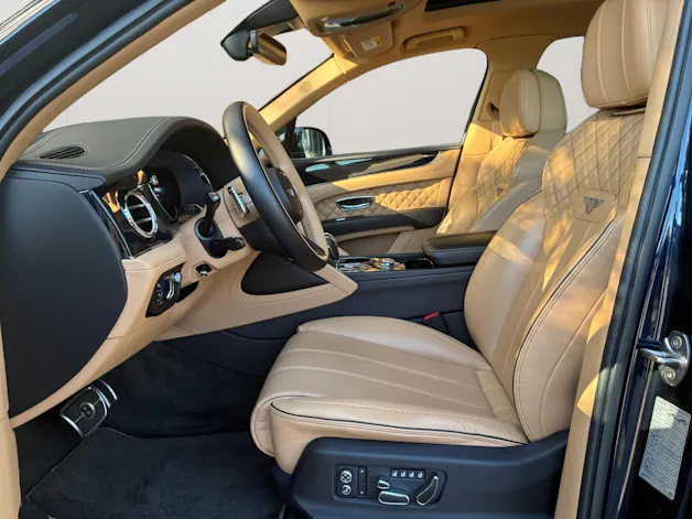 Bentley Bentayga V8 First Edition aus 1. Hand mit Top- Ausstattung!