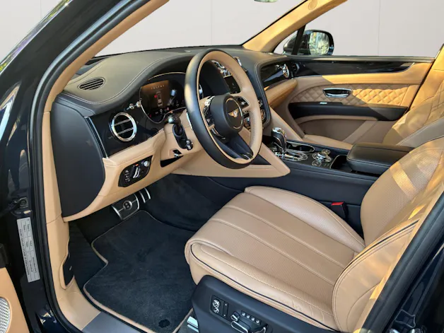 Bentley Bentayga V8 First Edition aus 1. Hand mit Top- Ausstattung!
