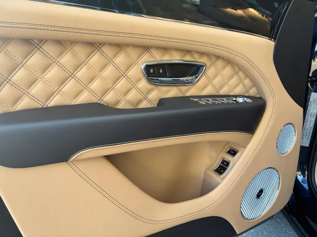 Bentley Bentayga V8 First Edition aus 1. Hand mit Top- Ausstattung!