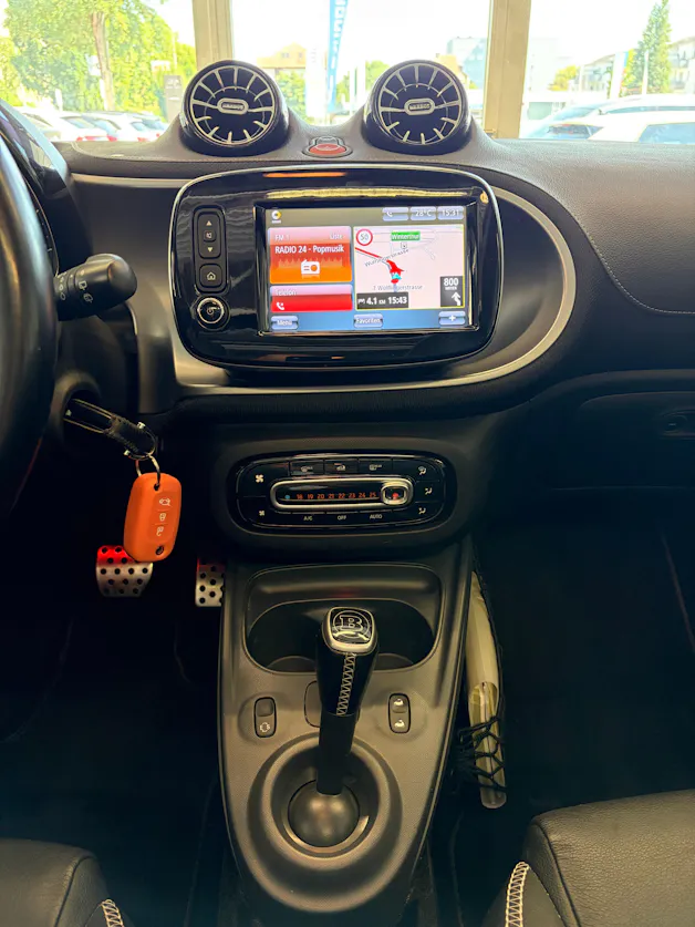 Smart forfour Brabus Xclusive twinamic | CH Fahrzeug | FALTDACH | Navigation | Cool&Media | DAB+ |