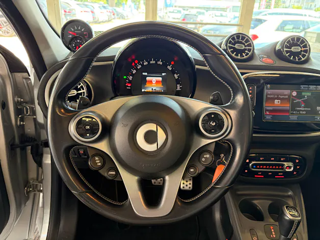 Smart forfour Brabus Xclusive twinamic | CH Fahrzeug | FALTDACH | Navigation | Cool&Media | DAB+ |