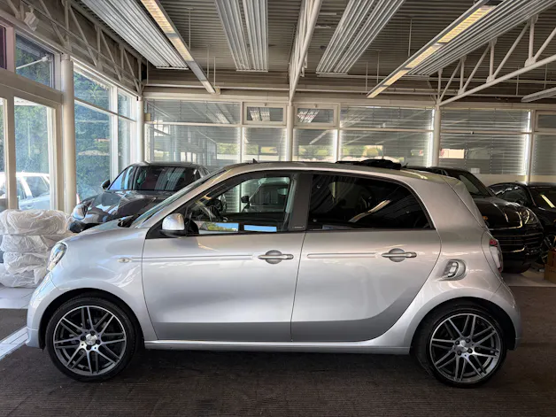 Smart forfour Brabus Xclusive twinamic | CH Fahrzeug | FALTDACH | Navigation | Cool&Media | DAB+ |