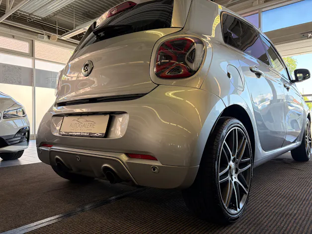 Smart forfour Brabus Xclusive twinamic | CH Fahrzeug | FALTDACH | Navigation | Cool&Media | DAB+ |
