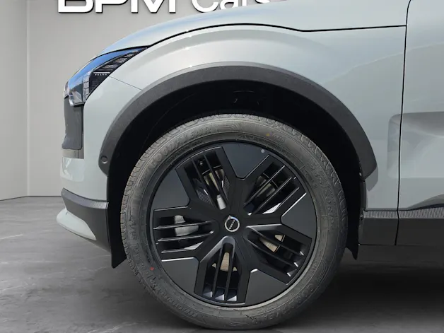 Volvo EX30 Cross Country P8 69 kWh AWD Plus