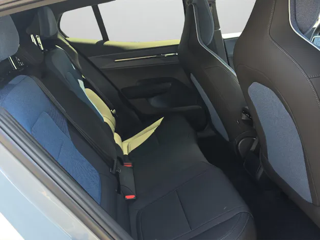 Volvo EX30 Cross Country P8 69 kWh AWD Plus