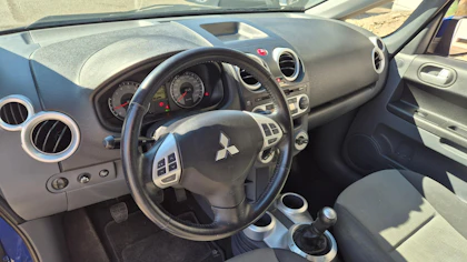 MITSUBISHI COLT