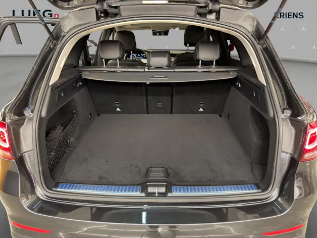 Mercedes-Benz GLC 220 d 4M - AMG / DISTRONIC / 360 Grad Kamera / Head-Up Display