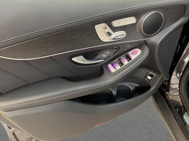 Mercedes-Benz GLC 220 d 4M - AMG / DISTRONIC / 360 Grad Kamera / Head-Up Display