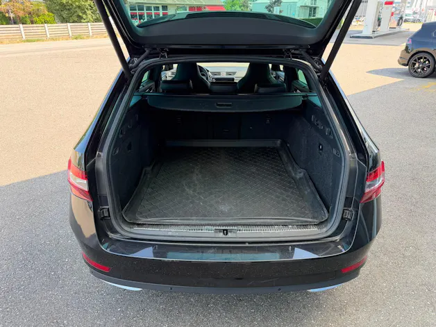 Škoda Superb Combi 2.0 TDi SportLine+ 4x4 DSG