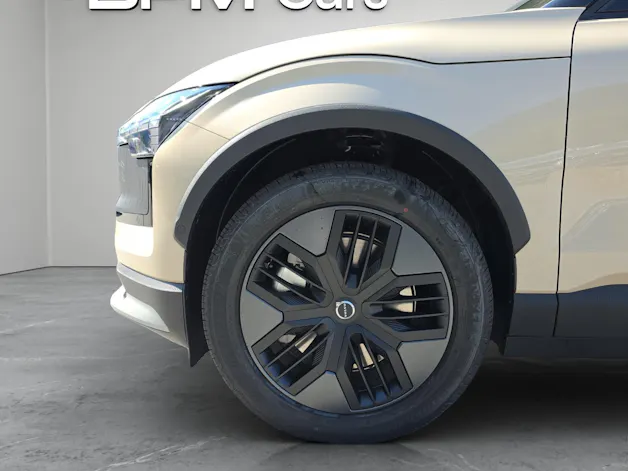 Volvo EX30 Cross Country P8 69 kWh AWD Plus