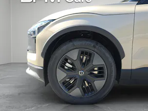 Volvo EX30 Cross Country P8 69 kWh AWD Plus