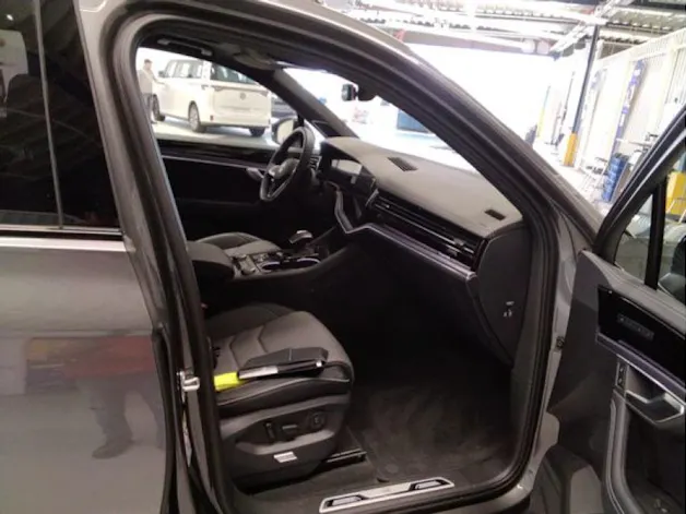 VW Touareg 3.0 TDI R-Line Tiptronic mit 5 Jahre 100tkm VW Werksgarantie