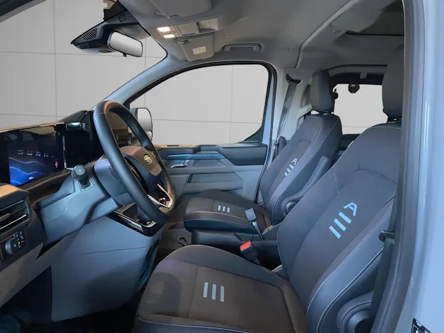 Ford Tourneo Bus 320 Active L2/H1 4x4 Automat Panoramadach