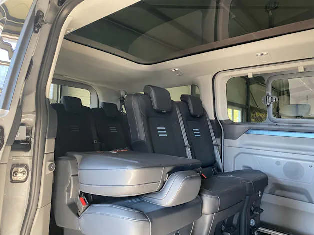 Ford Tourneo Bus 320 Active L2/H1 4x4 Automat Panoramadach