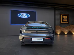 PORSCHE Macan Turbo