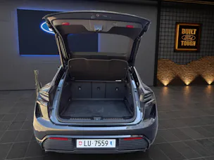 PORSCHE Macan Turbo