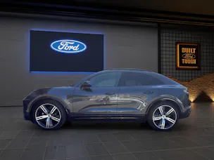 PORSCHE Macan Turbo