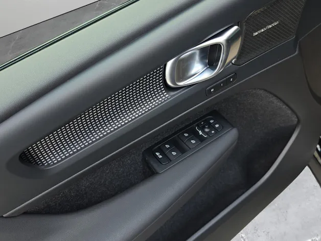 Volvo EC40 82kWh Twin Motor Performance AWD Xcentric Black Edition