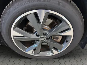 AUDI Q4 e-tron 50 quattro