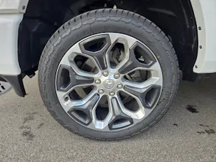 DODGE Ram 1500 5.7 V8 4x4 Limited 396PS / 3.5T AHK