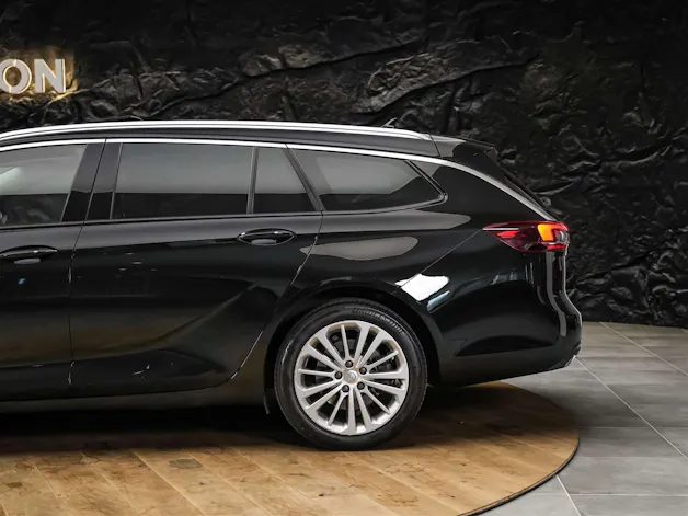 Opel Insignia 2.0 BiDTI Sports Tourer Excellence 4WD A. *Panorama*Matrix-LED*Head_up*Lenkradheizung*