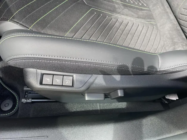 Peugeot 208 NEW 1.2 Hybrid 145 GT