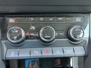 Škoda Karoq Selection *** ACC & RÜCKFAHRKAMERA ***
