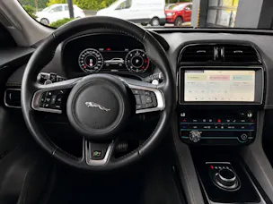 Jaguar F-Pace 25d R-Sport AWD Automatik