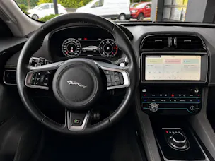 Jaguar F-Pace 25d R-Sport AWD Automatik