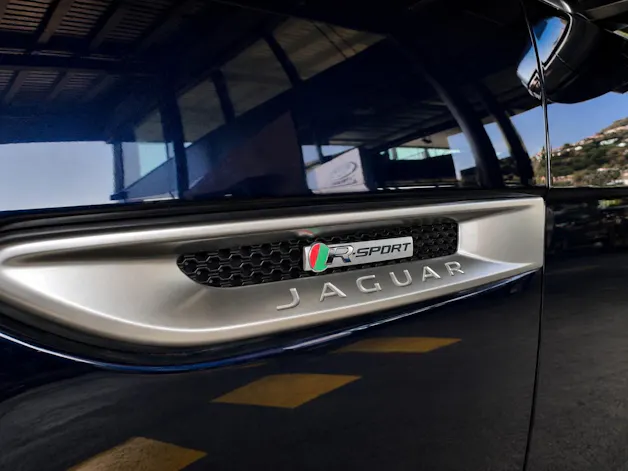Jaguar F-Pace 25d R-Sport AWD Automatik