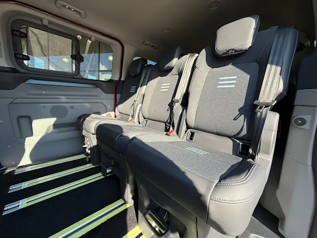 FORD Tourneo Bus 340 L1H1 PHEV Active
