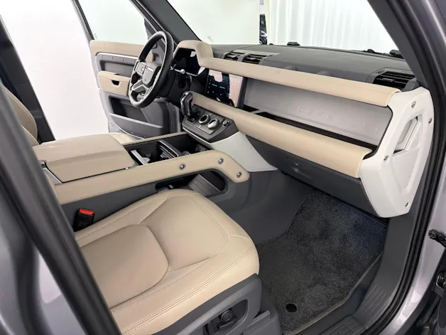 Land Rover Defender110 3.0DI6 300 SE