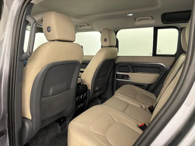 Land Rover Defender110 3.0DI6 300 SE