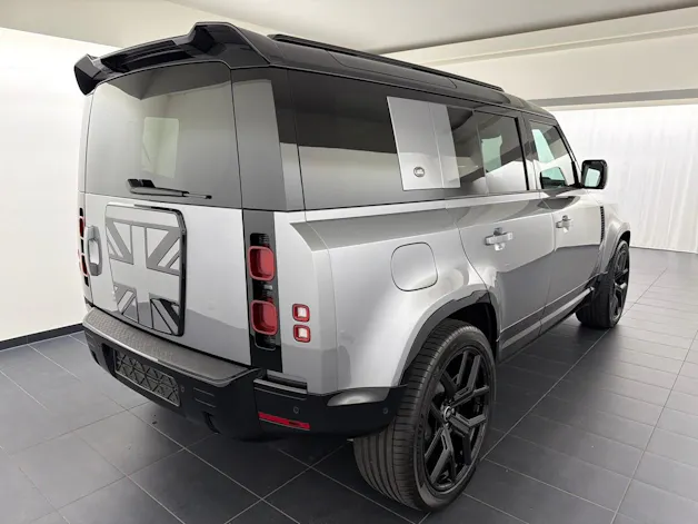 Land Rover Defender110 3.0DI6 300 SE