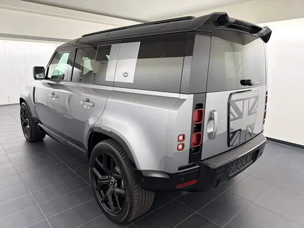 Land Rover Defender110 3.0DI6 300 SE