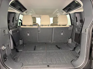 Land Rover Defender110 3.0DI6 300 SE