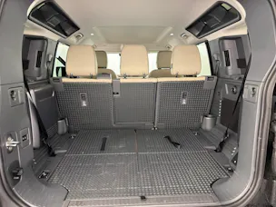 Land Rover Defender110 3.0DI6 300 SE