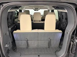 Land Rover Defender110 3.0DI6 300 SE