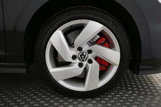 https://vehicle.imgix.net/4433284/2fc96cae-15af-4d48-9db0-4d52a0124a8c.jpg