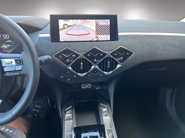 DS Automobiles 3 Crossback 1.2 Hybrid Maison Sarah Lavoine