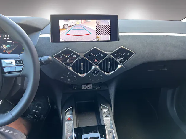 DS Automobiles 3 Crossback 1.2 Hybrid Maison Sarah Lavoine